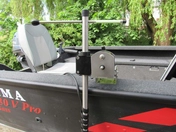 Manual live sonar pole with tilt compensator